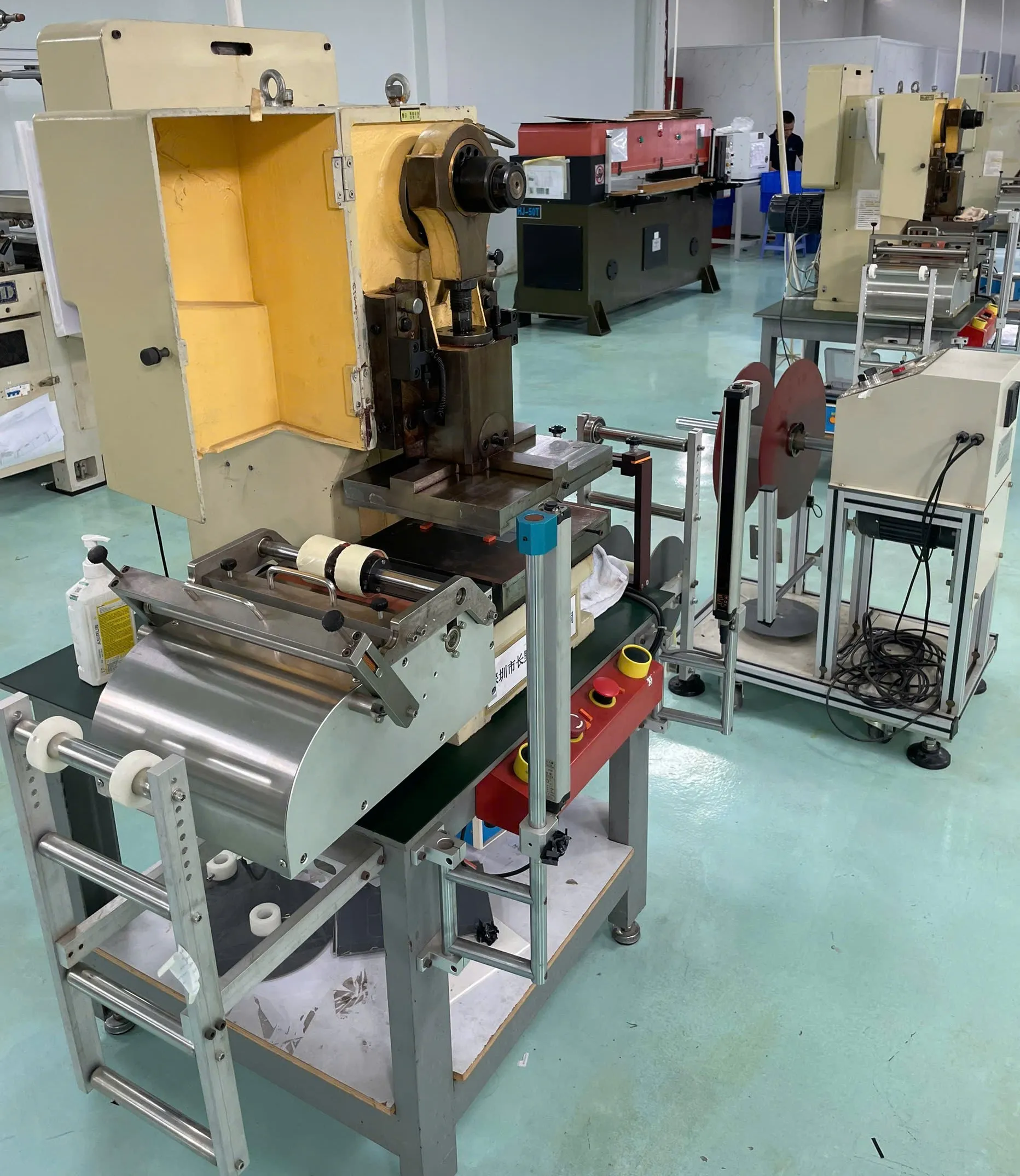 Nagano Tech Vietnam プレス機生産ライン